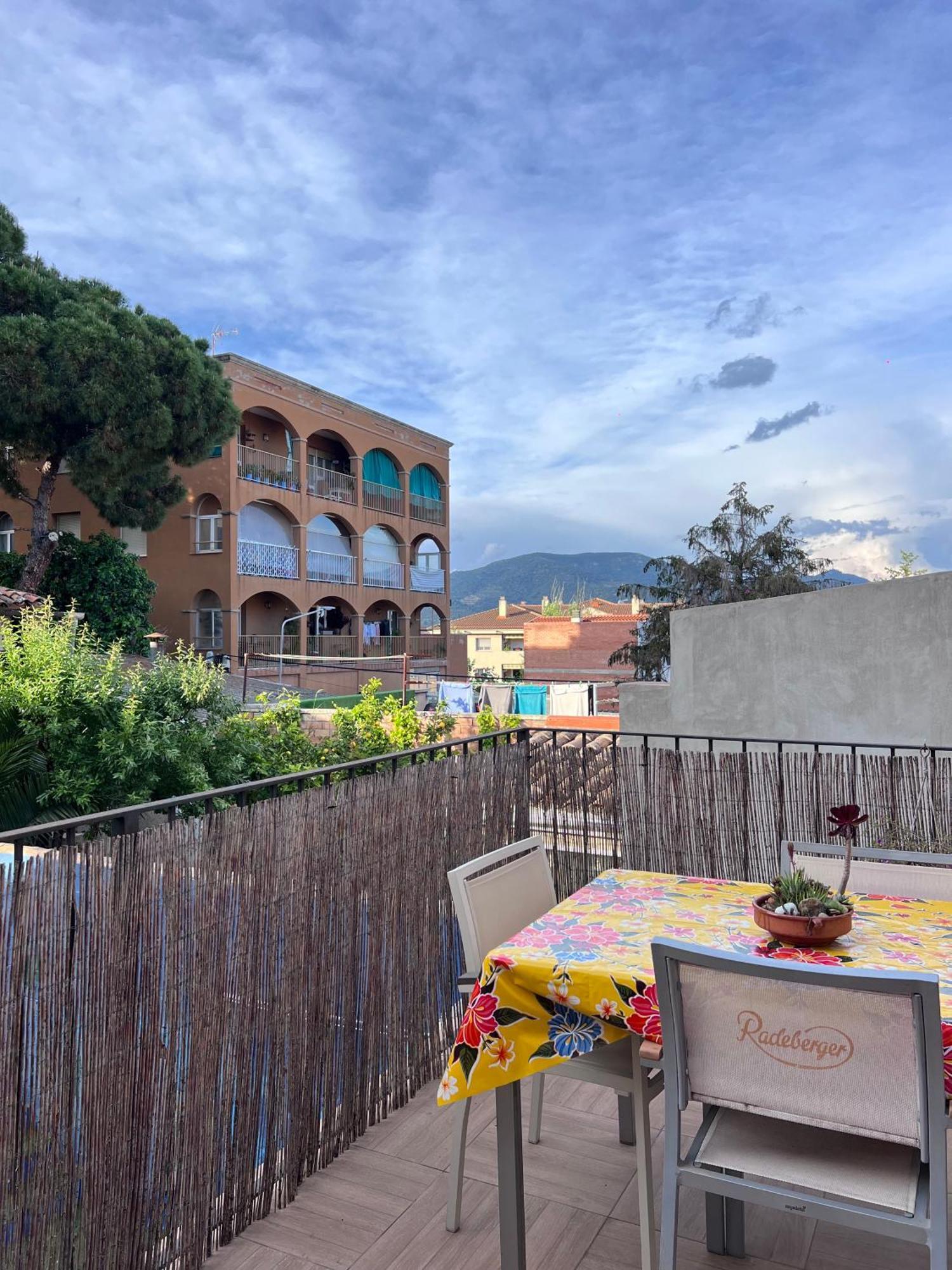 Alojamiento Con Encanto En Planta Superior Ideal Para Trabajo Y Escapadas Familiares En Montserrat Esparraguera Exterior photo